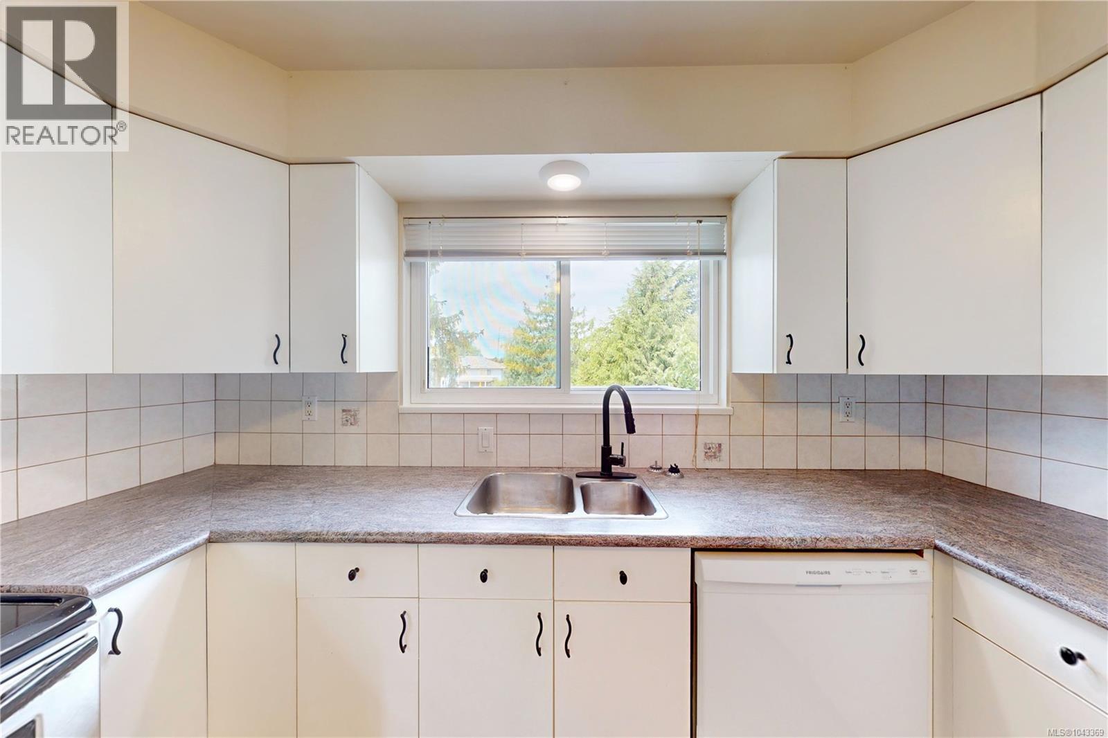 1710 Sprucewood Pl Property Photo 17