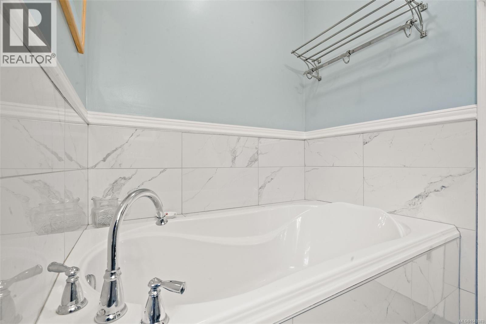 2197 Henlyn Dr Property Photo 17