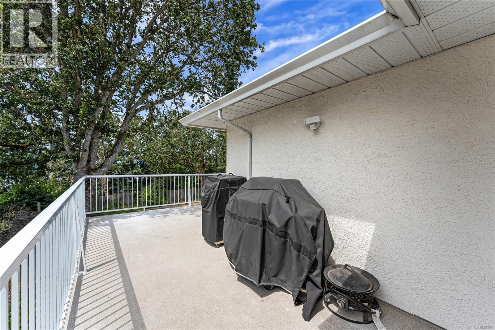 6037 Stonehouse Pl Property Photo 19