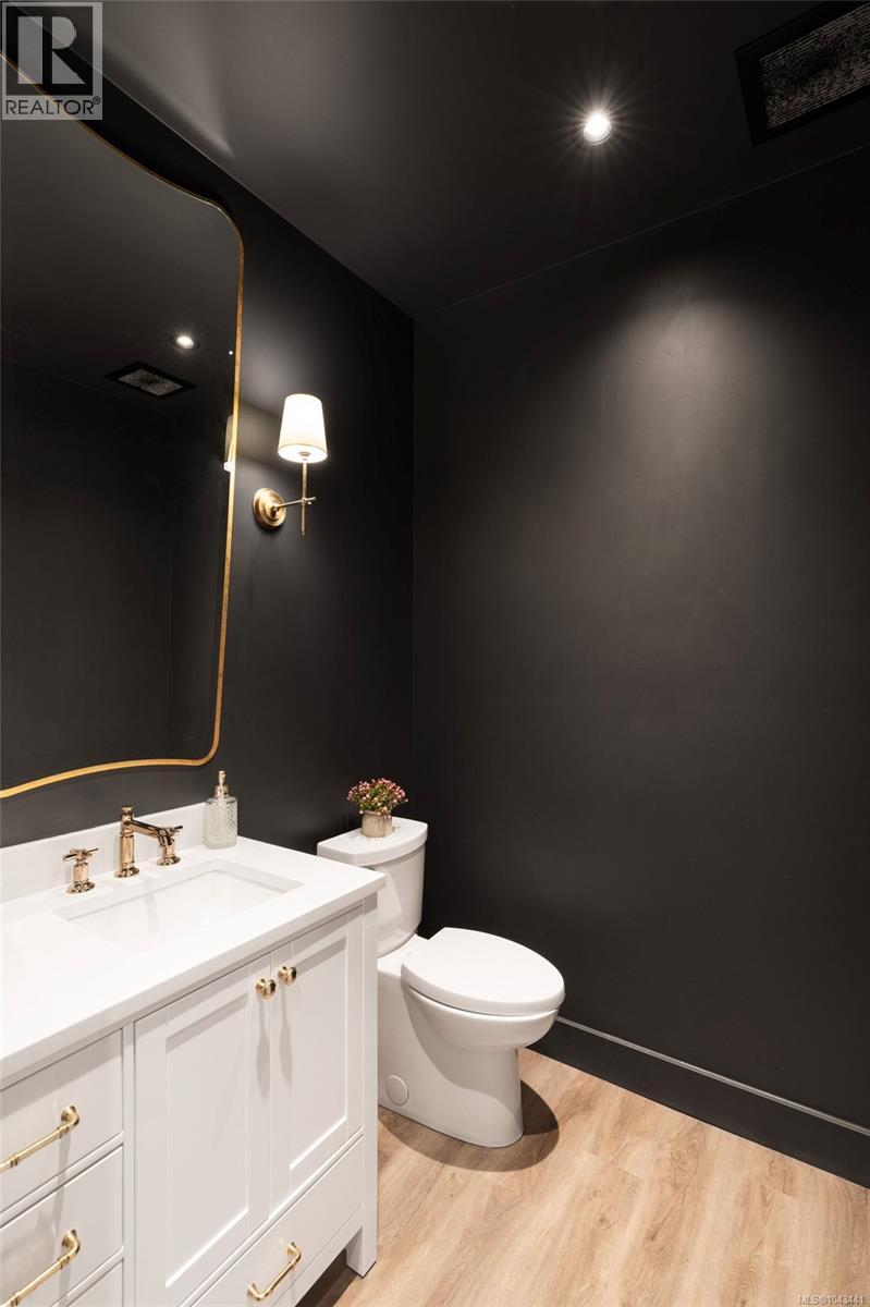 4 4583 Wilkinson Rd Property Photo 10