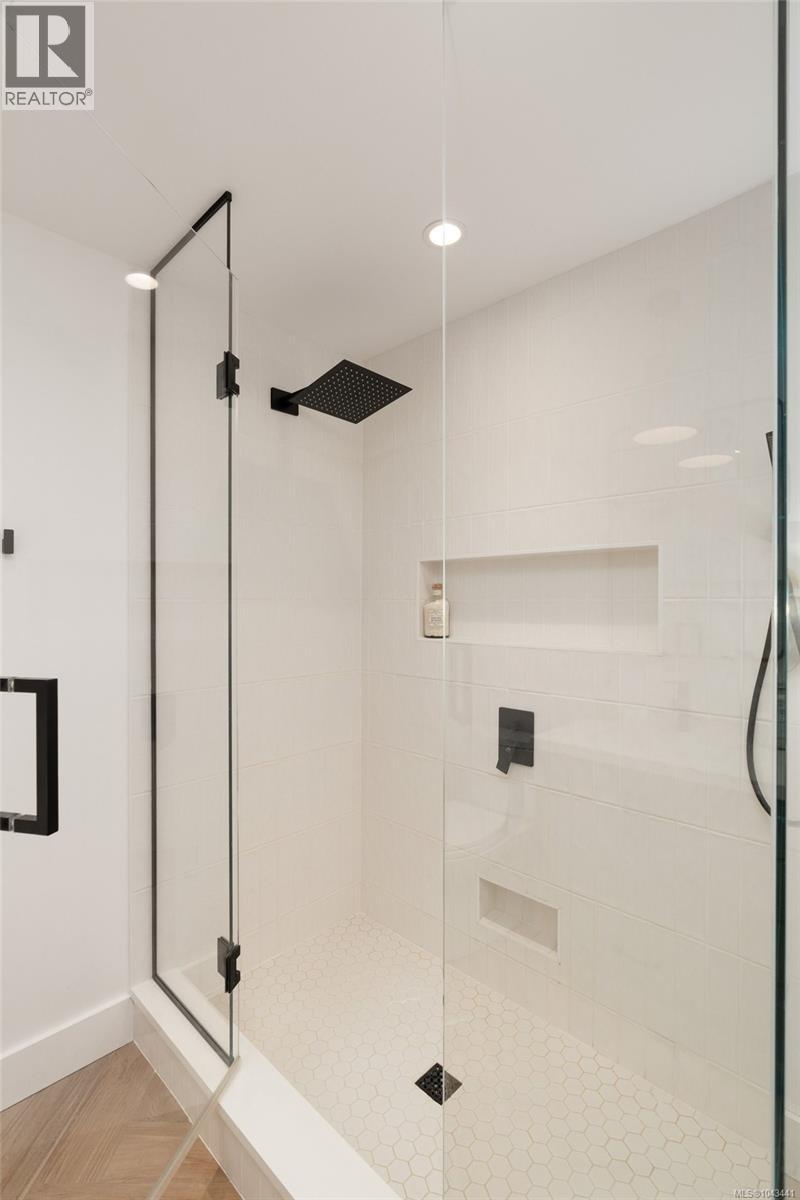 4 4583 Wilkinson Rd Property Photo 15