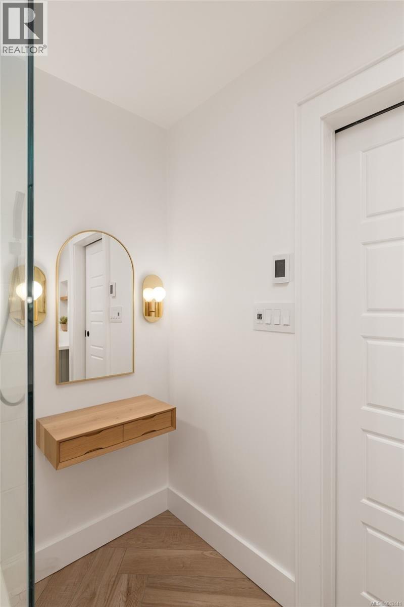 4 4583 Wilkinson Rd Property Photo 16