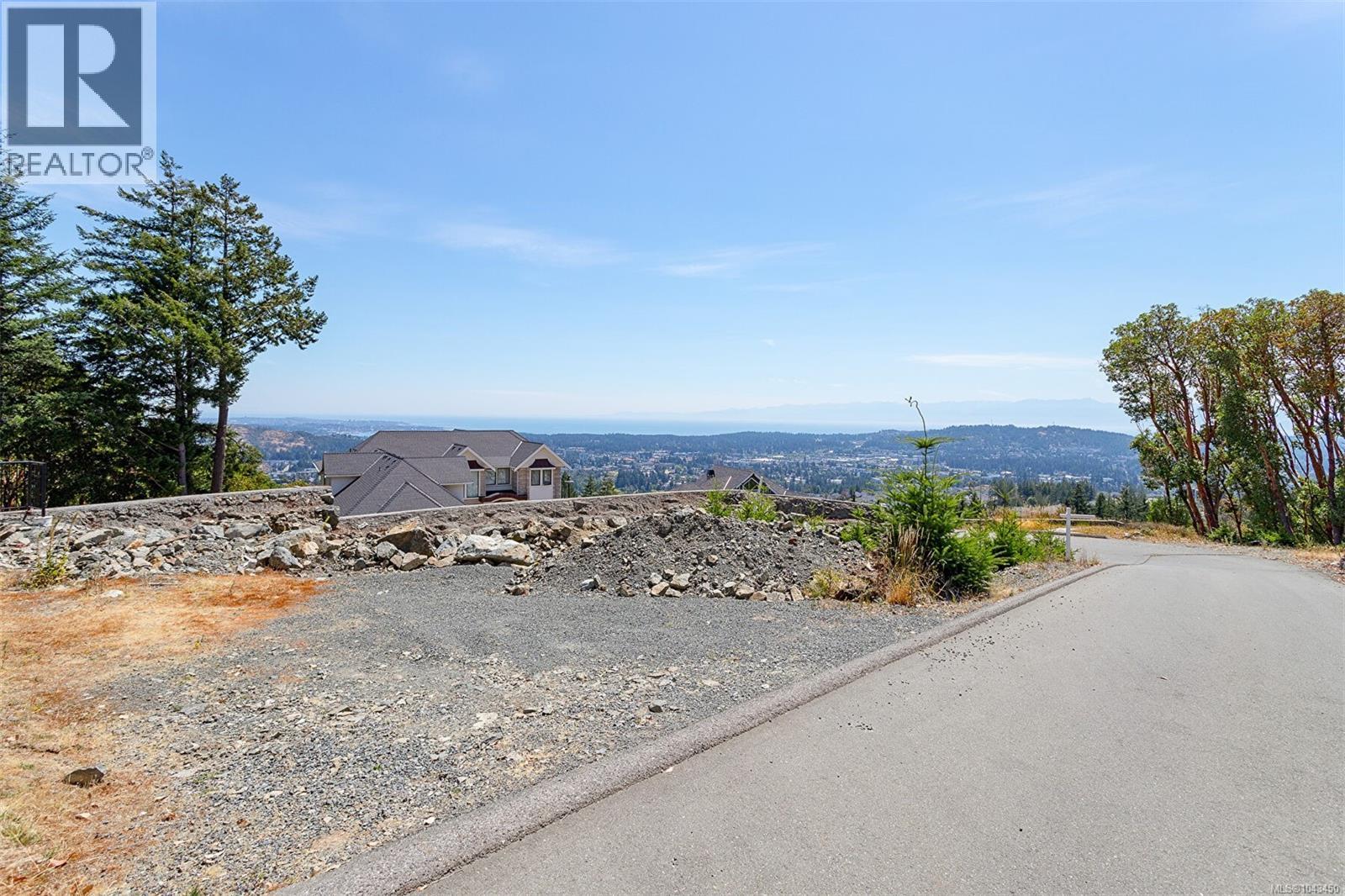 1430 Grand Forest Close Property Photo 10