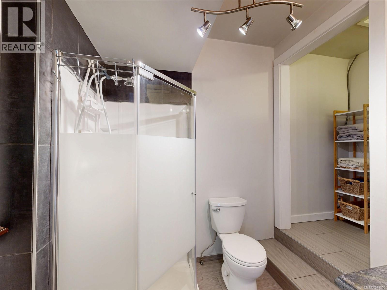 6641 Queesto Dr Property Photo 30