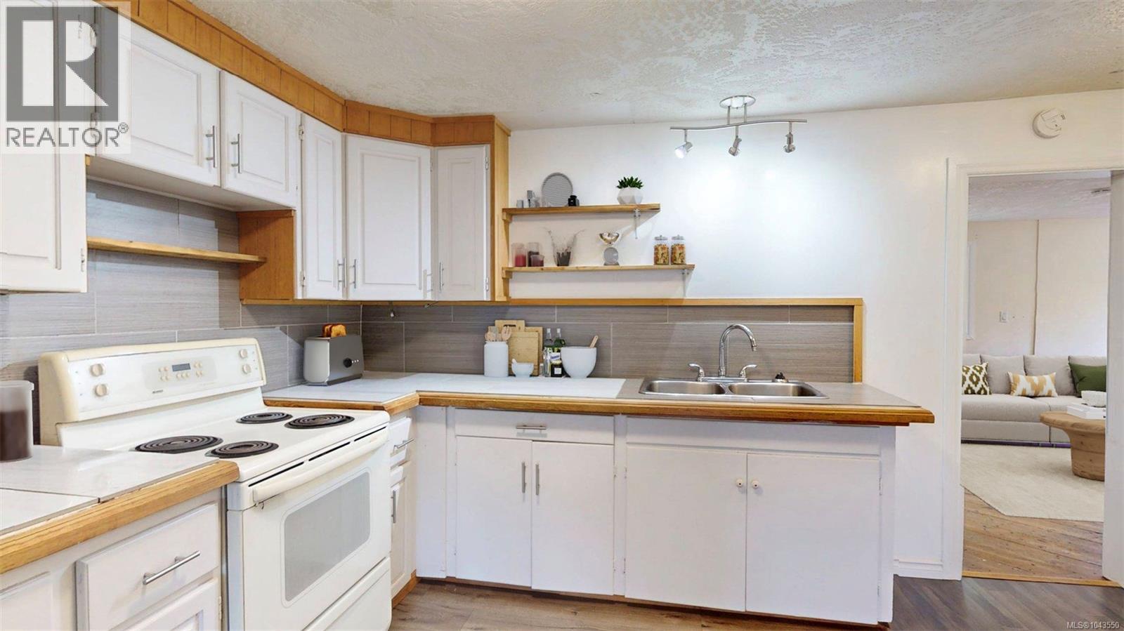 6641 Queesto Dr Property Photo 62