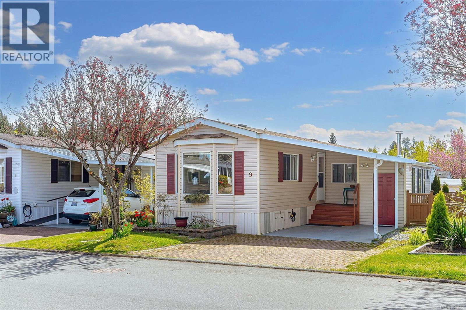 9 7583 Central Saanich Rd Property Photo 1
