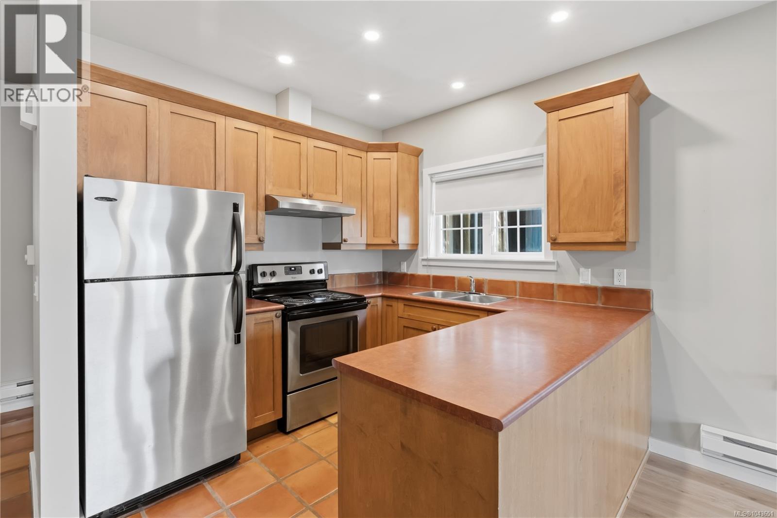 401 1971 Harbour Dr Property Photo 6