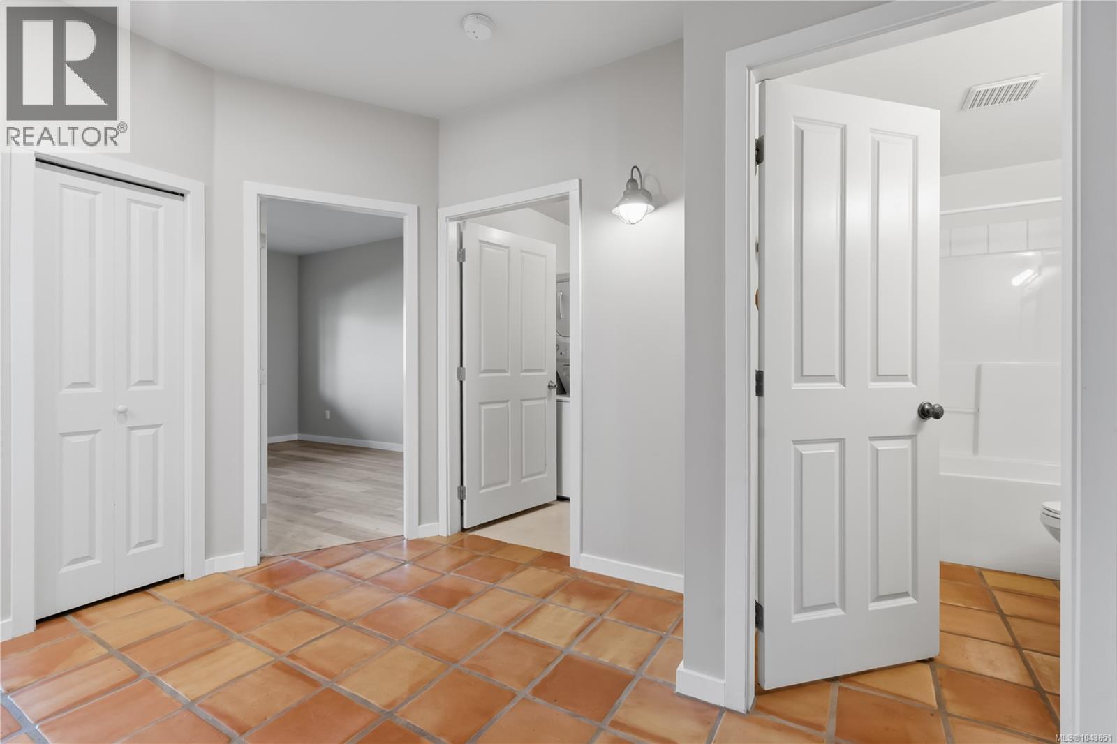 401 1971 Harbour Dr Property Photo 11