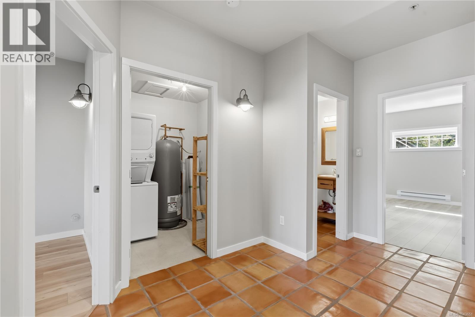 401 1971 Harbour Dr Property Photo 14