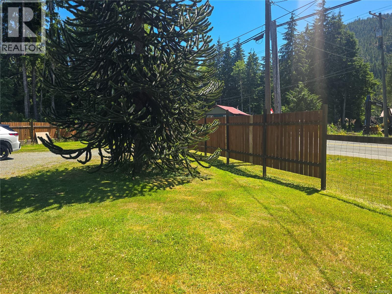 754 Sayward Rd Property Photo 5