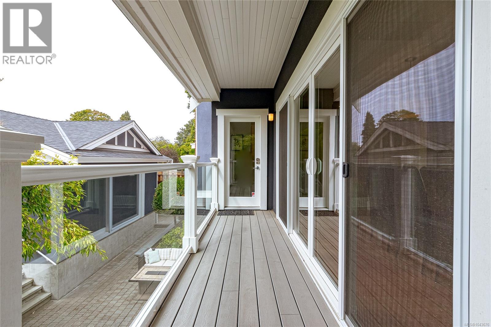 1110 Newport Ave Property Photo 15
