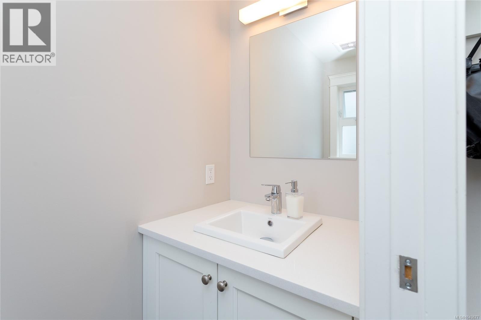 1110 Newport Ave Property Photo 21
