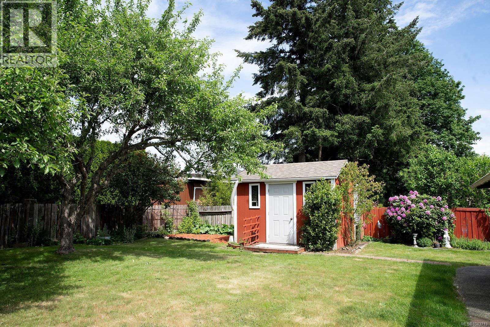 1965 Cougar Cres Property Photo 9