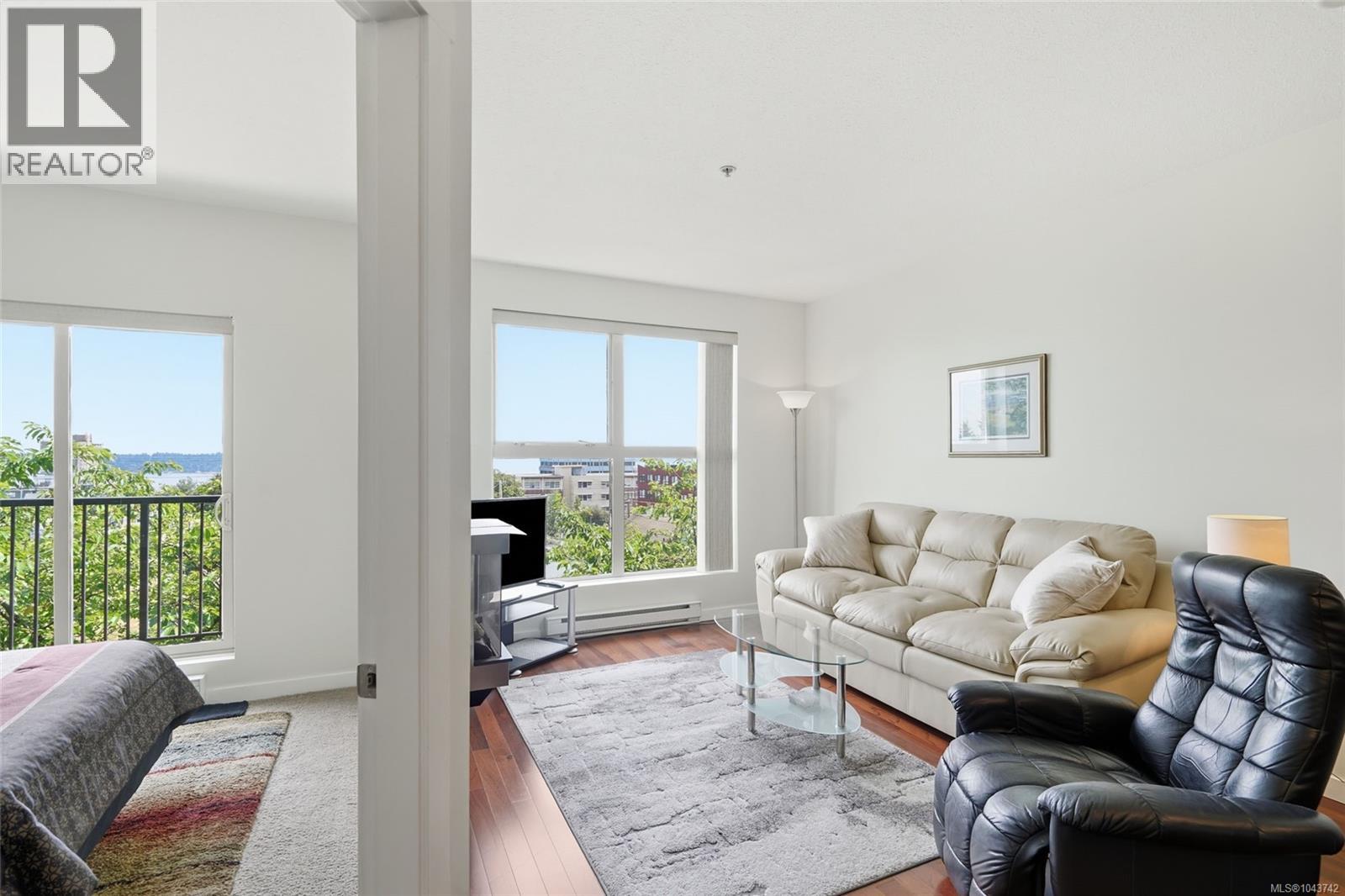 304 555 Franklyn St Property Photo 7