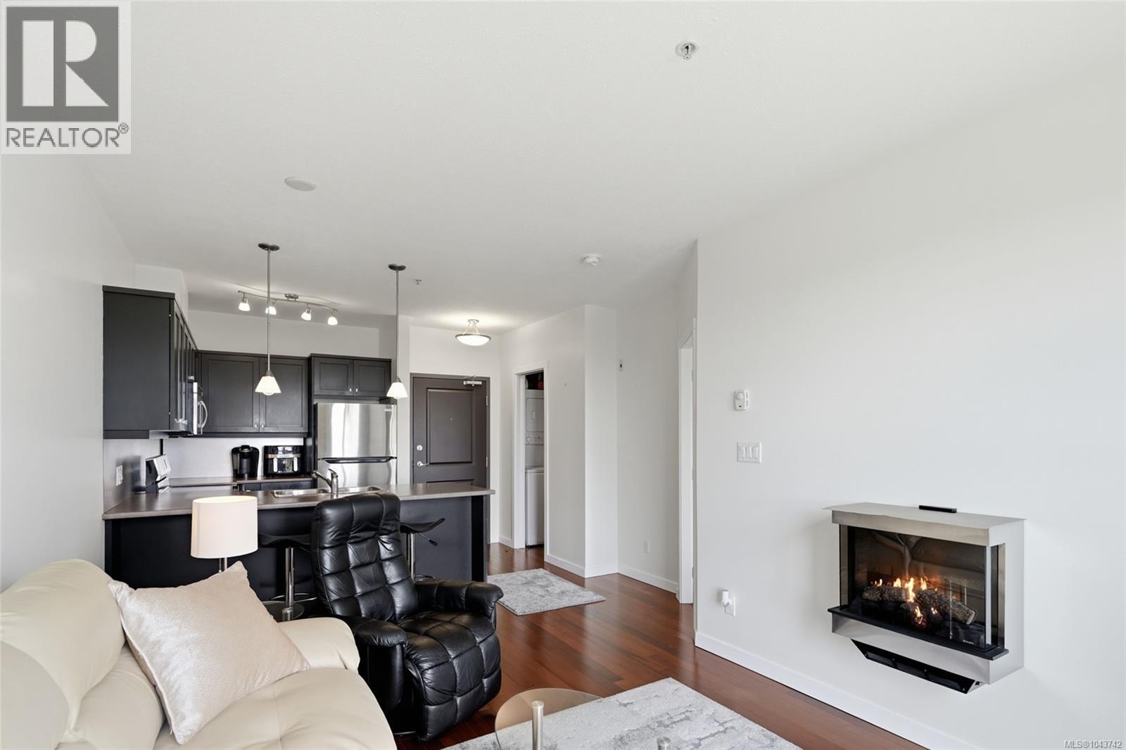 304 555 Franklyn St Property Photo 9
