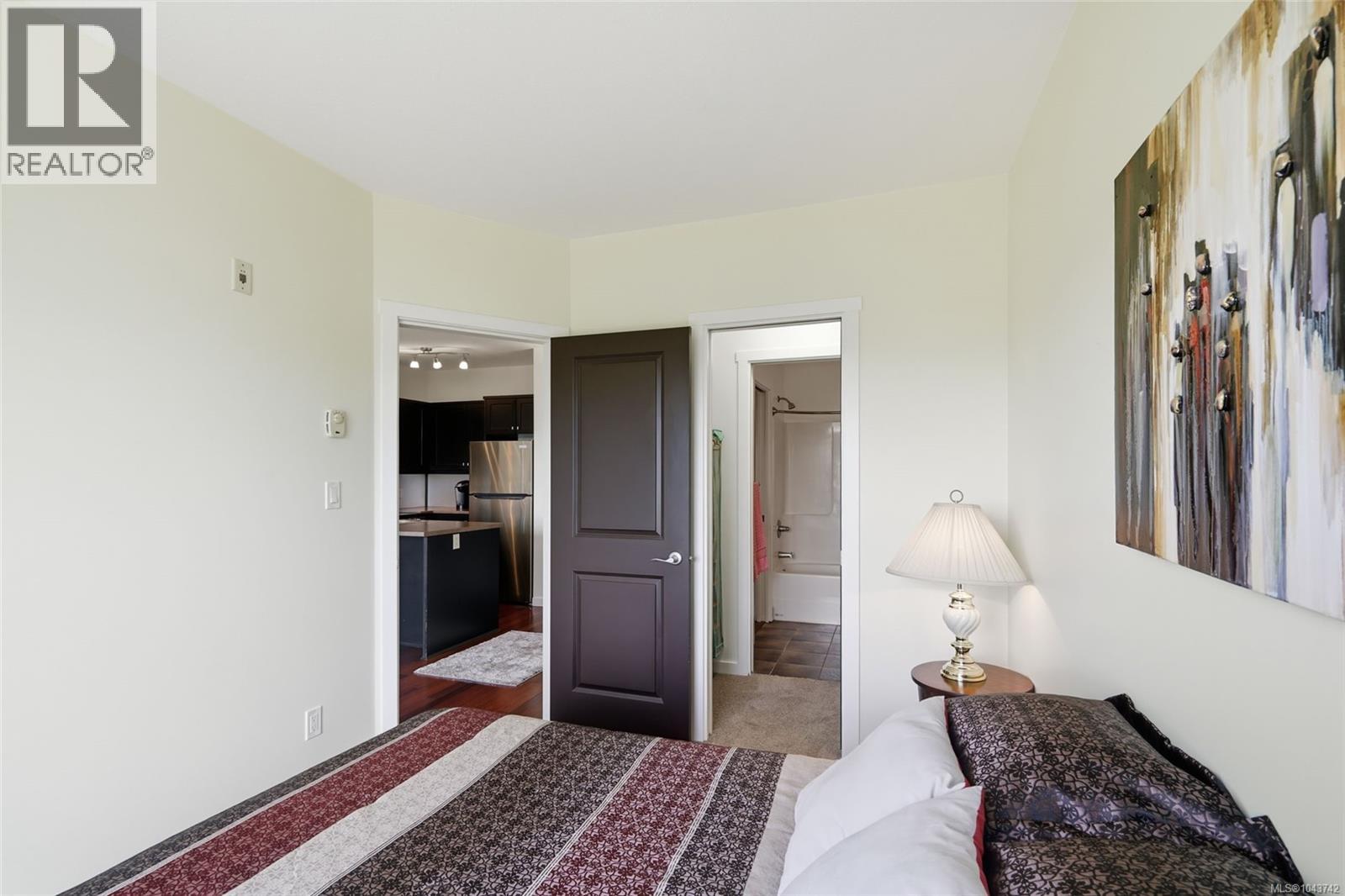 304 555 Franklyn St Property Photo 11