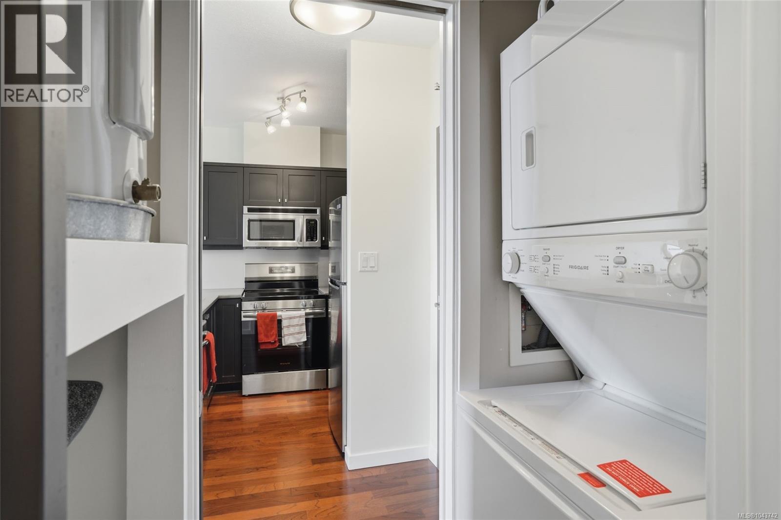304 555 Franklyn St Property Photo 14