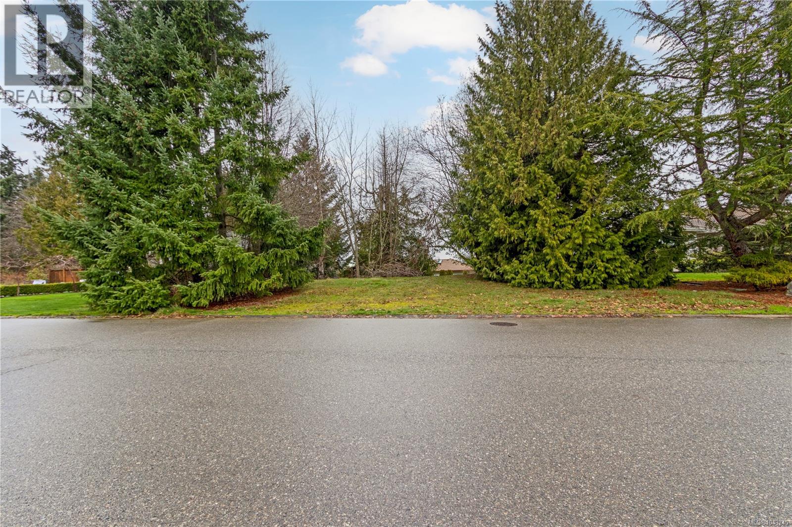881 Fairways Dr Property Photo 4