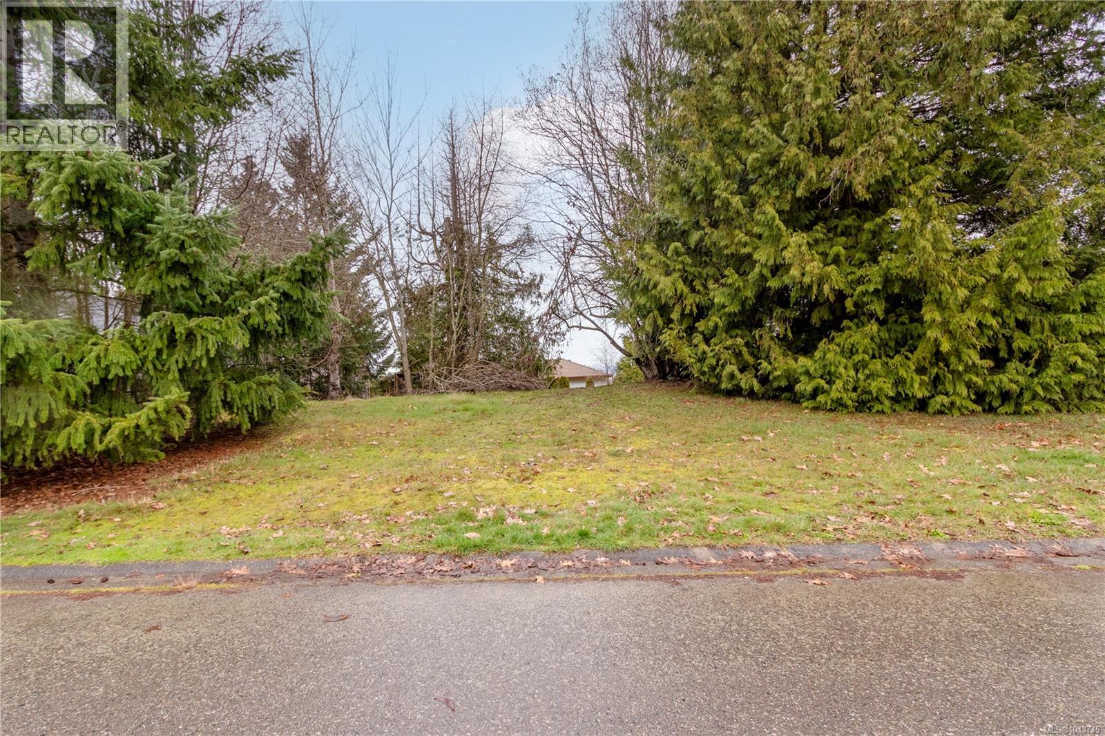 881 Fairways Dr Property Photo 10
