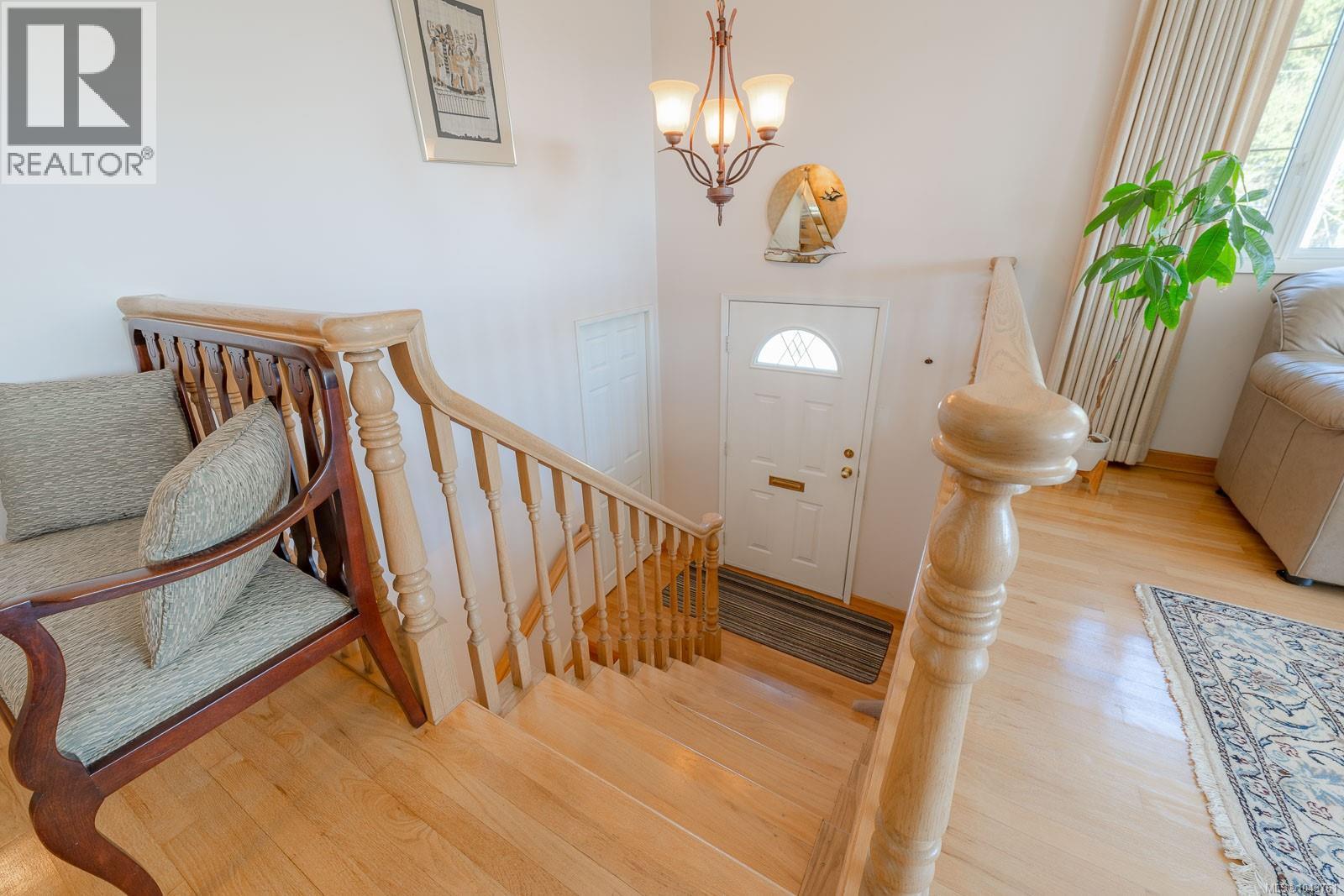 2419 Barbara Pl Property Photo 6