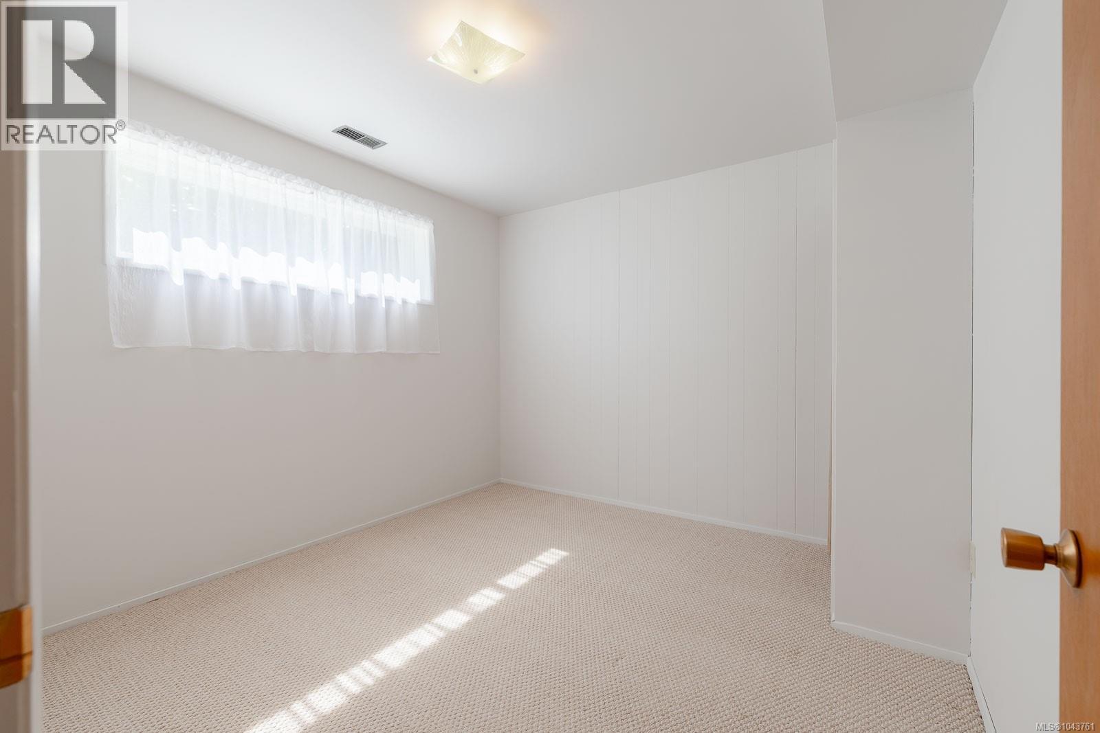 2419 Barbara Pl Property Photo 29
