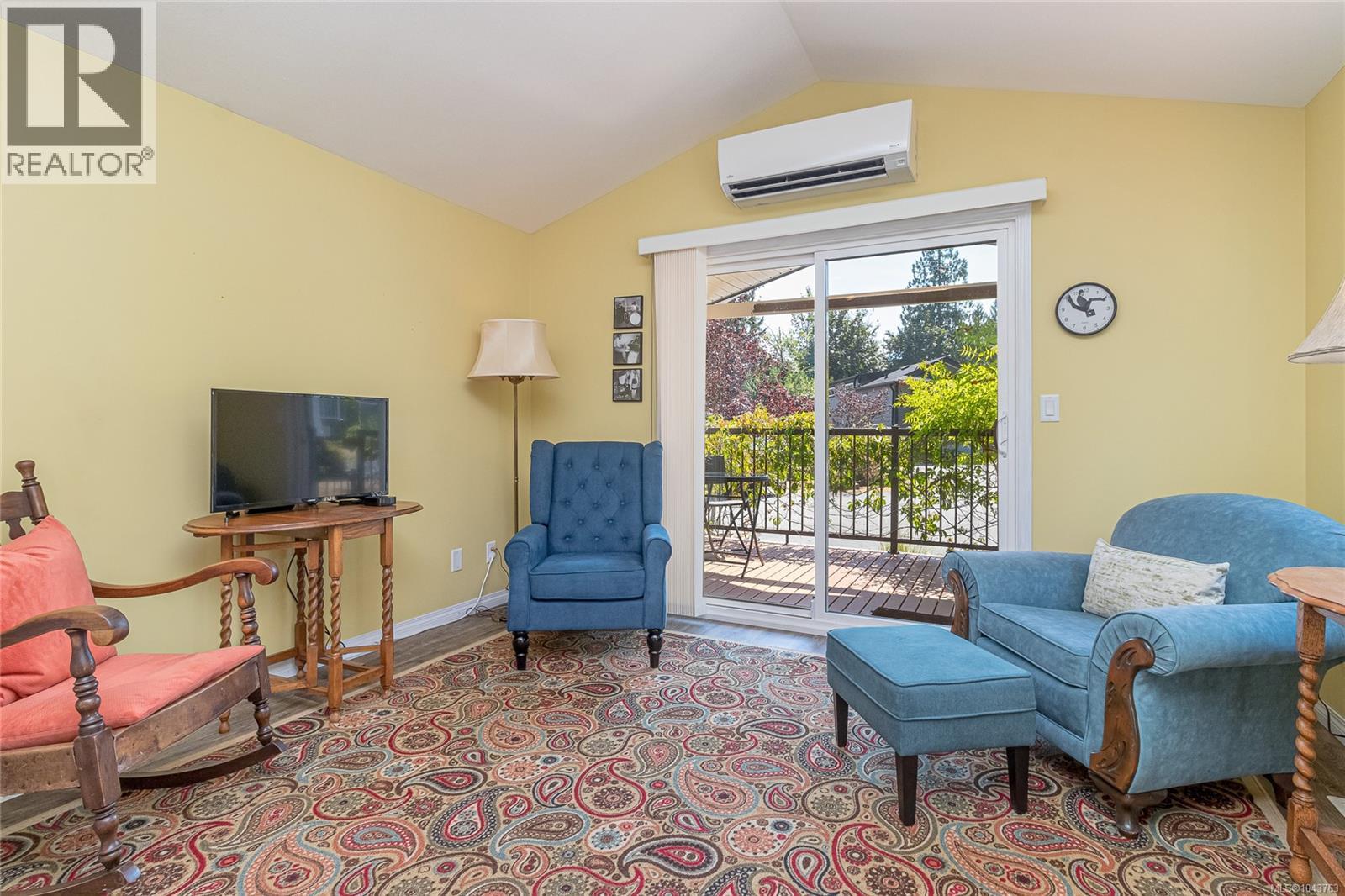 366 3042 River Rd Property Photo 9