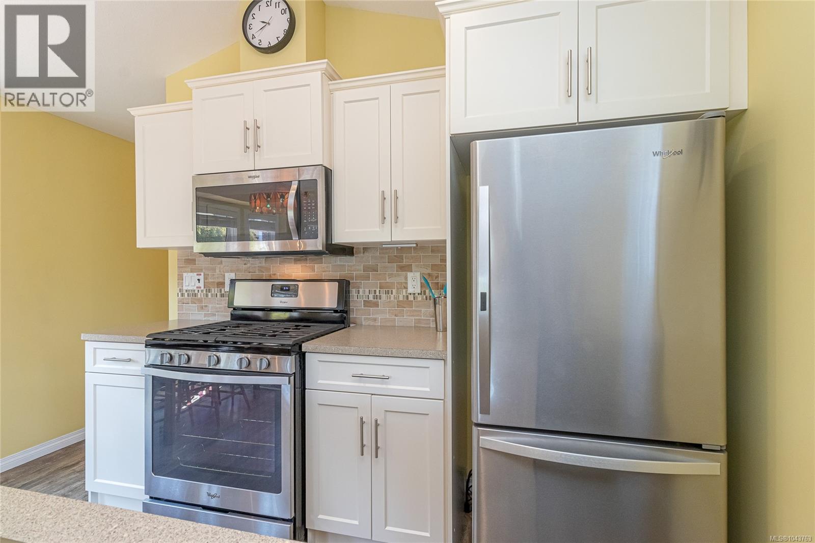 366 3042 River Rd Property Photo 15