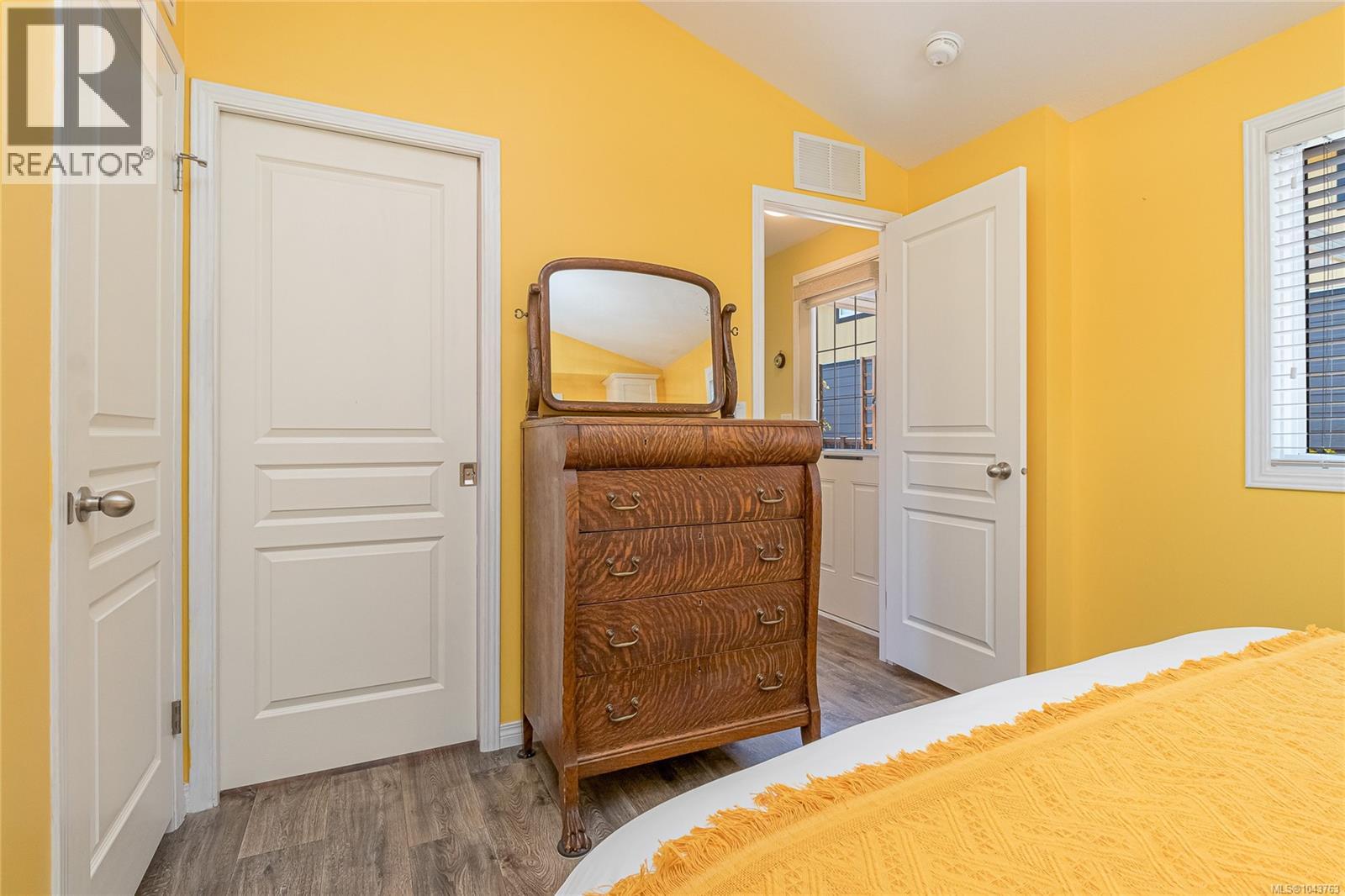 366 3042 River Rd Property Photo 18