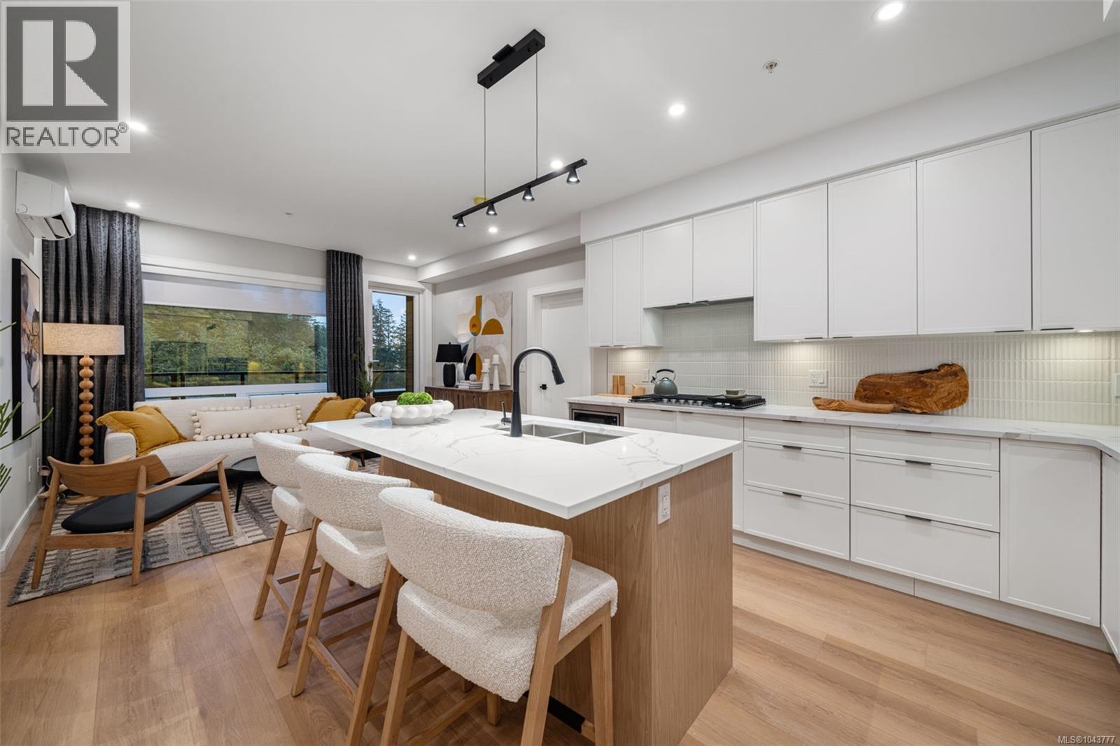 205 1810 Selenite Pl Property Photo 4