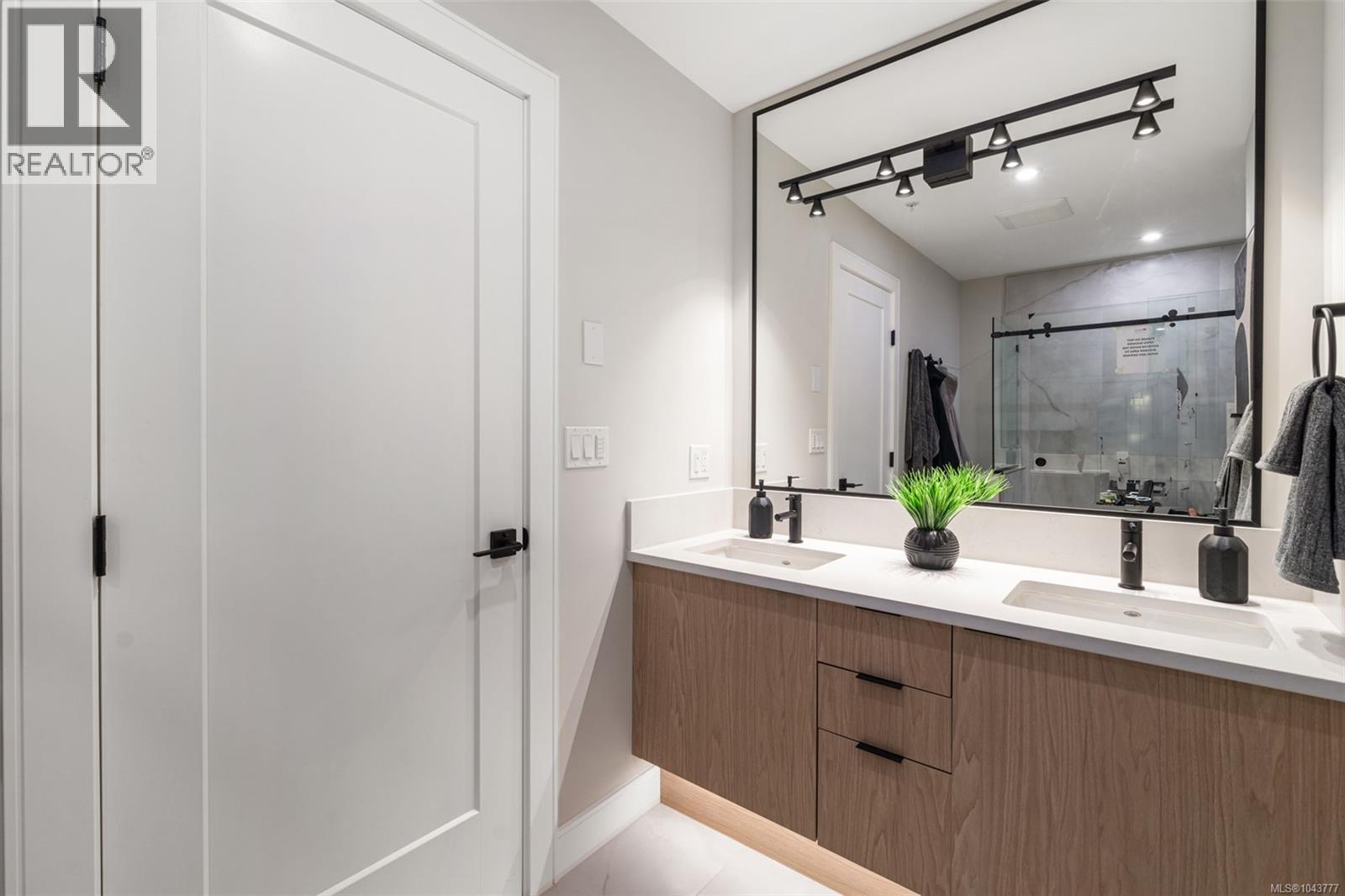 205 1810 Selenite Pl Property Photo 10