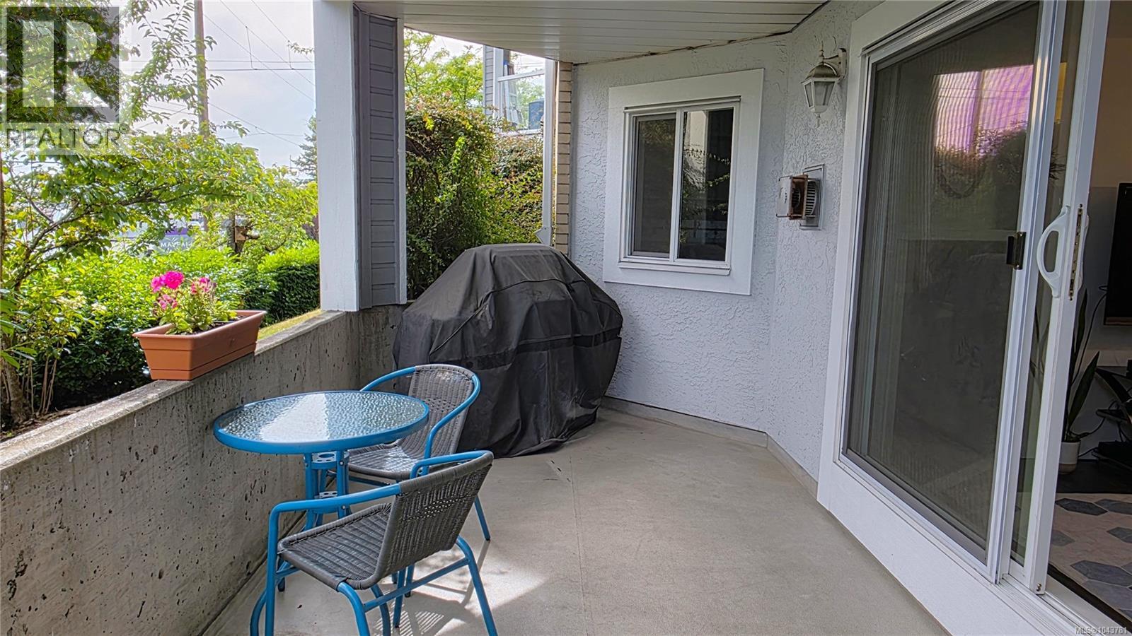 108 3206 Alder St Property Photo 18