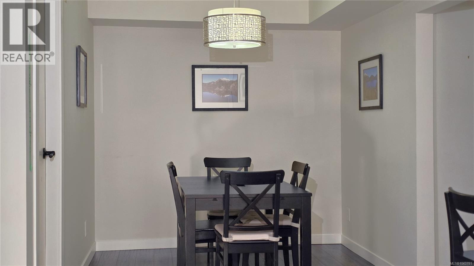 108 3206 Alder St Property Photo 19