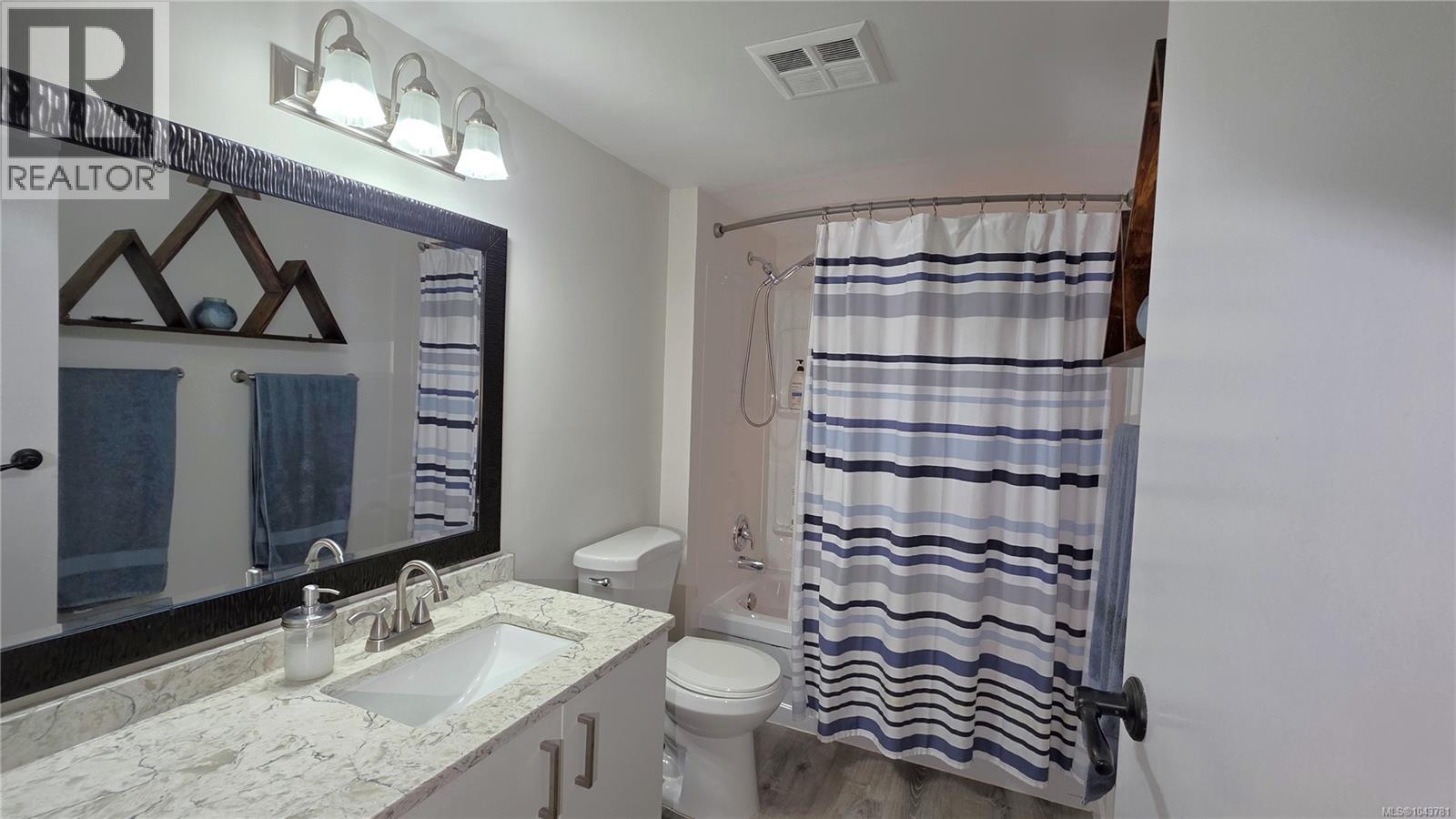 108 3206 Alder St Property Photo 23