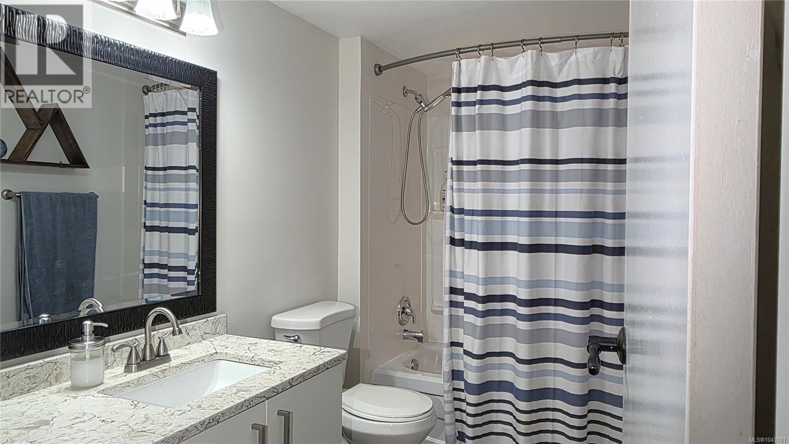 108 3206 Alder St Property Photo 24