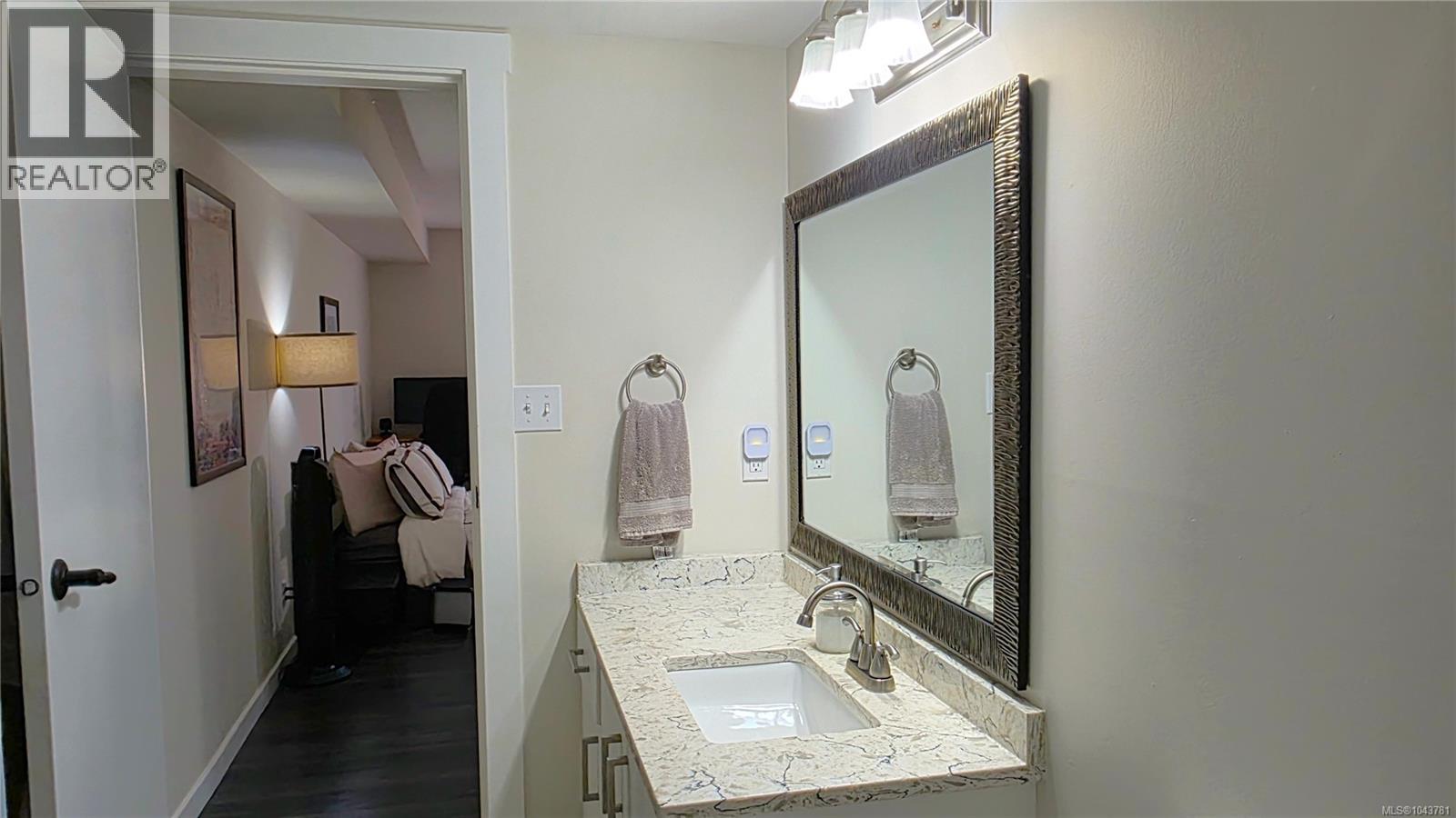 108 3206 Alder St Property Photo 26