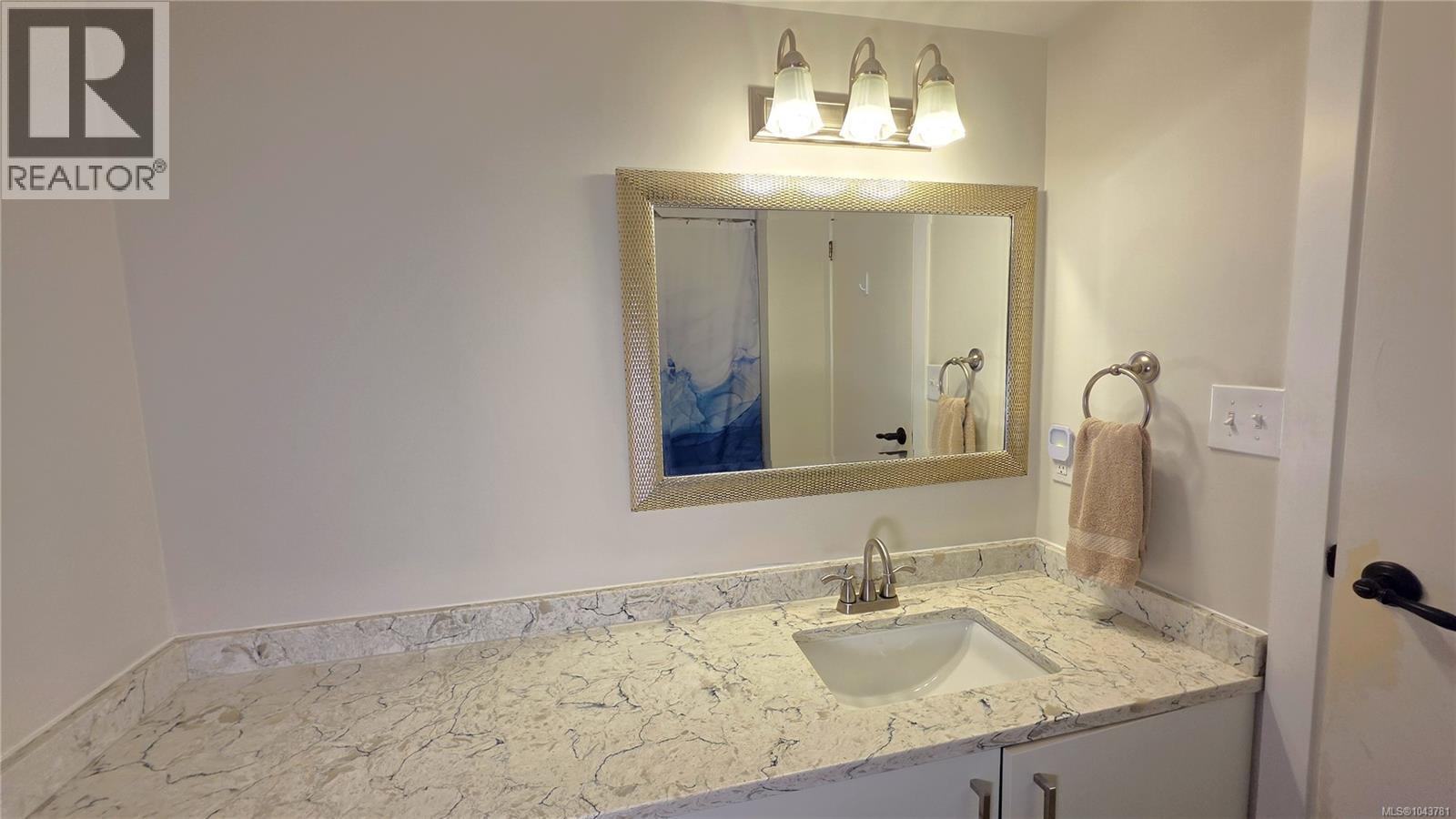 108 3206 Alder St Property Photo 31