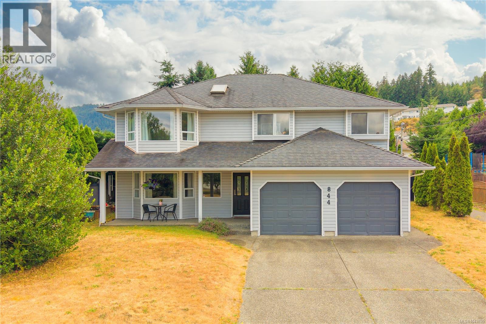 844 Therres Cres Property Photo 1