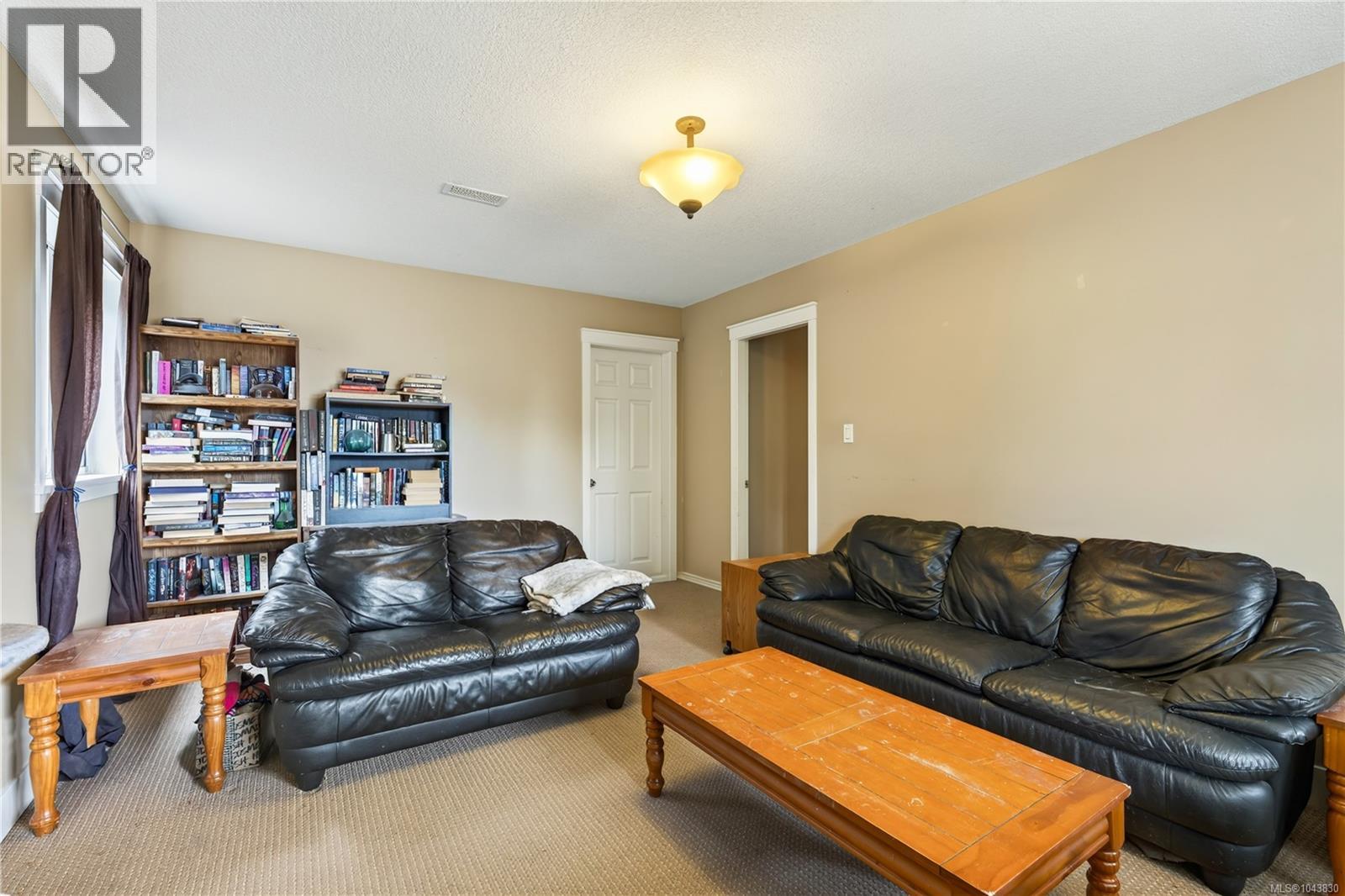 844 Therres Cres Property Photo 10