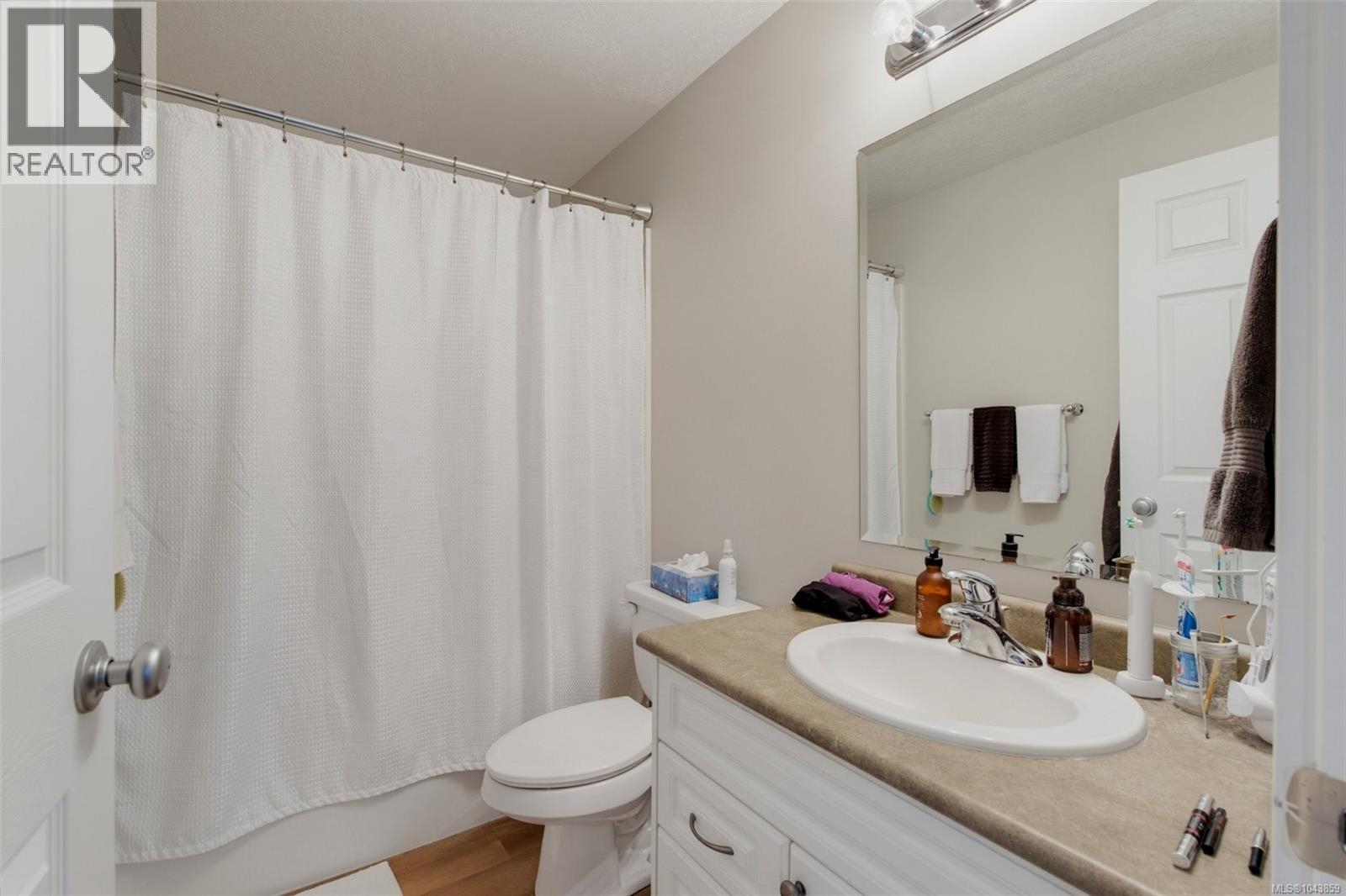 8067 York Ave Property Photo 39