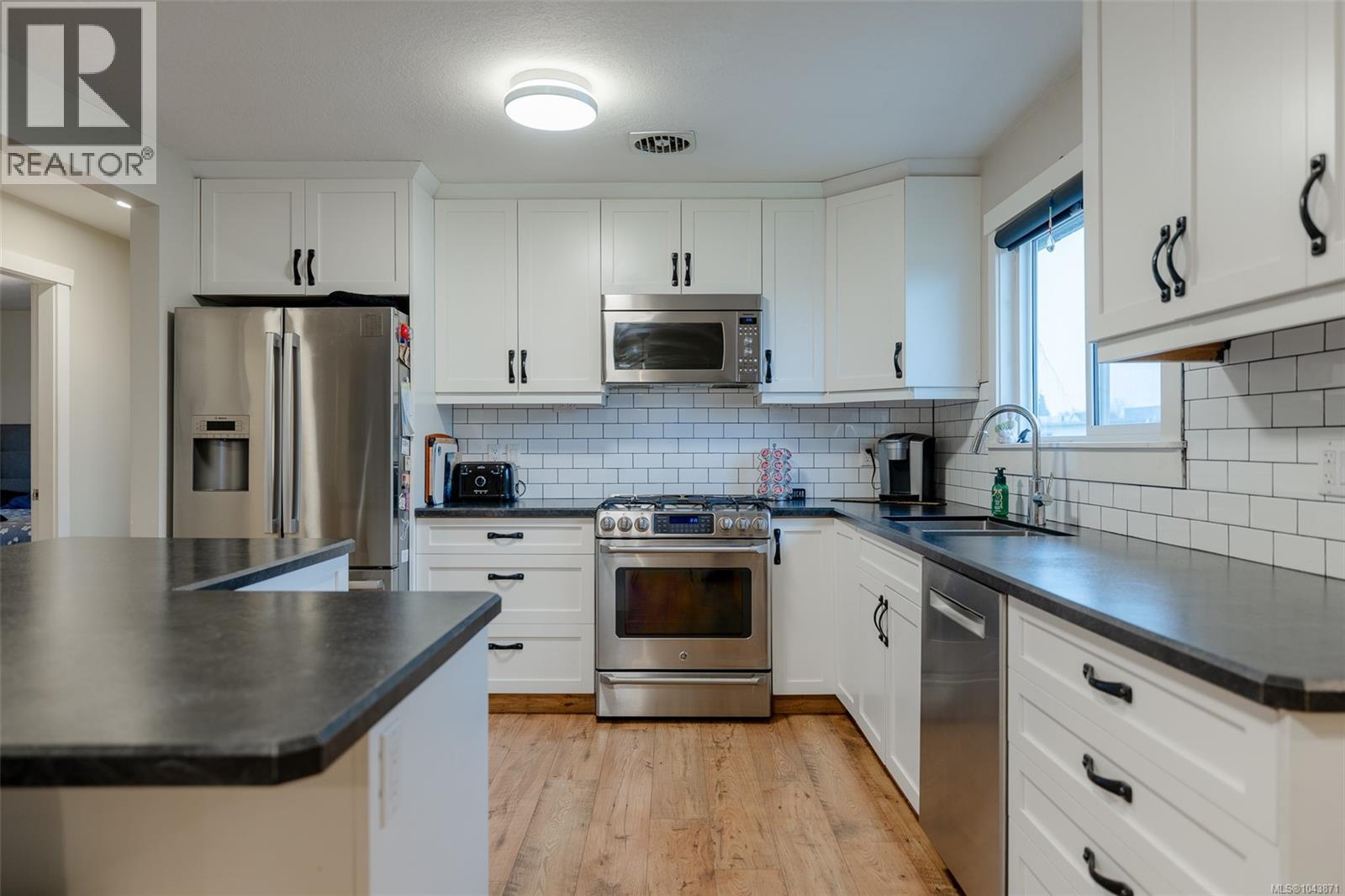 3055 9th Ave Property Photo 19