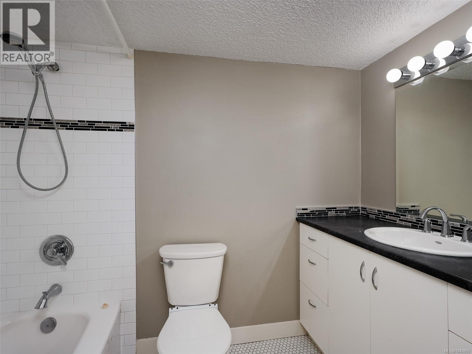 416 1025 Inverness Rd Property Photo 14