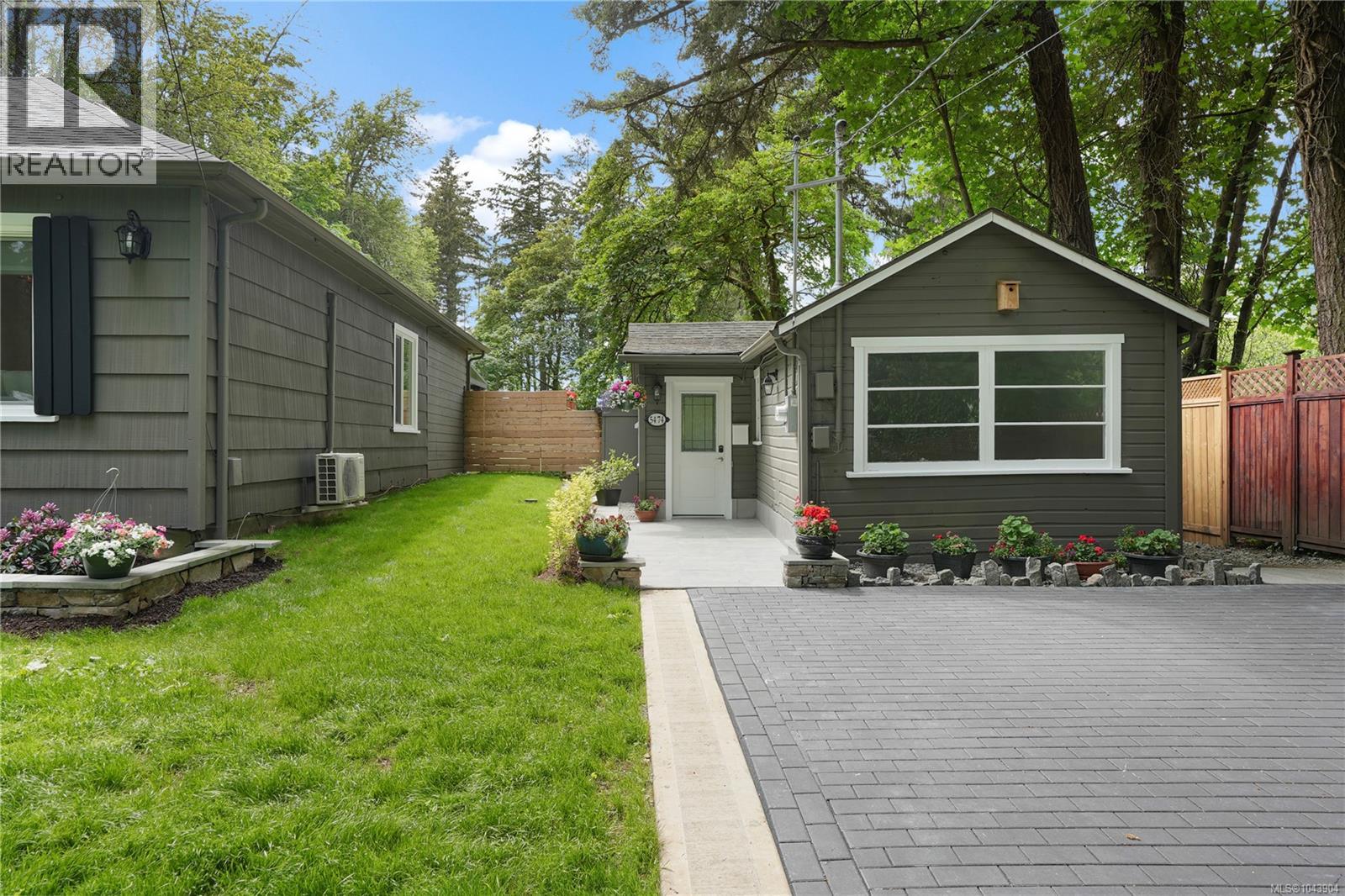 5470 Alderley Rd Property Photo 4