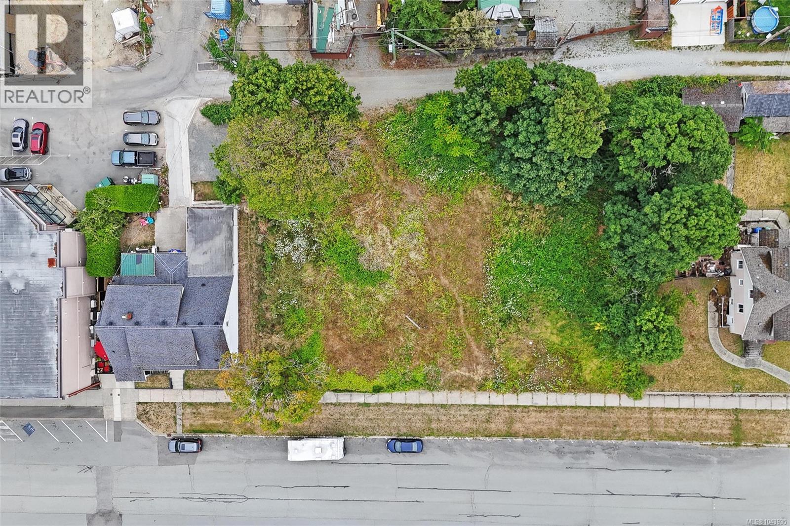 3053 Kingsway Ave Property Photo 2