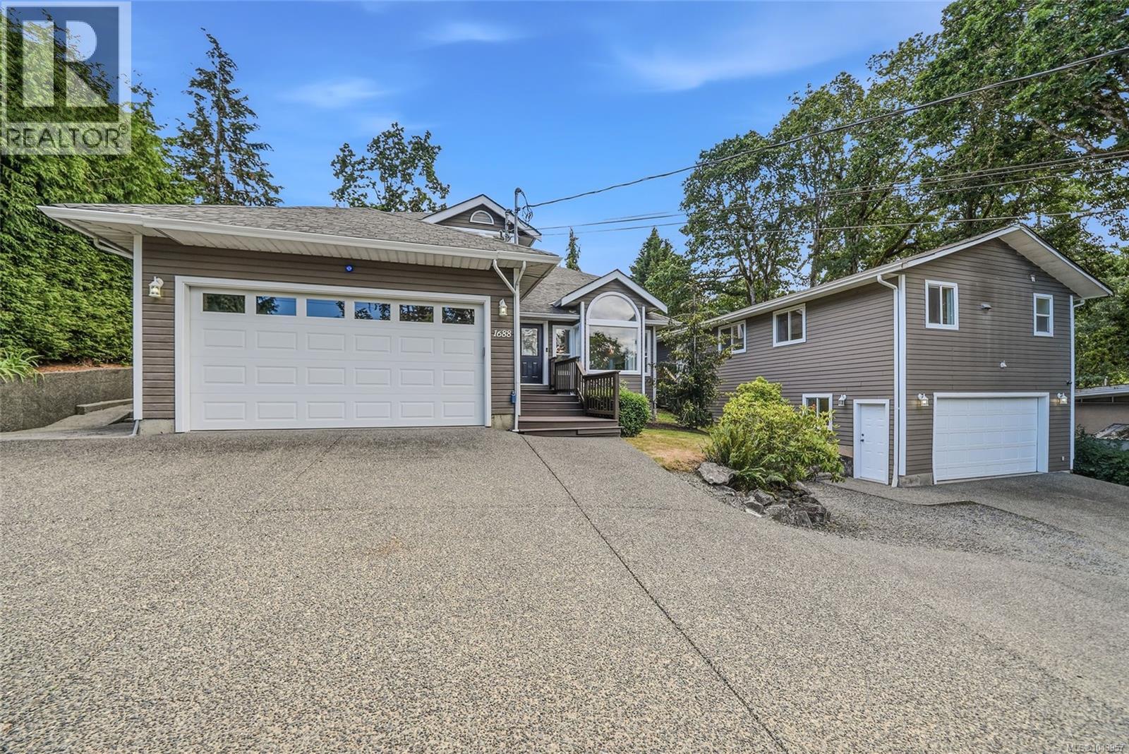 1688 Maple Bay Rd Property Photo 1