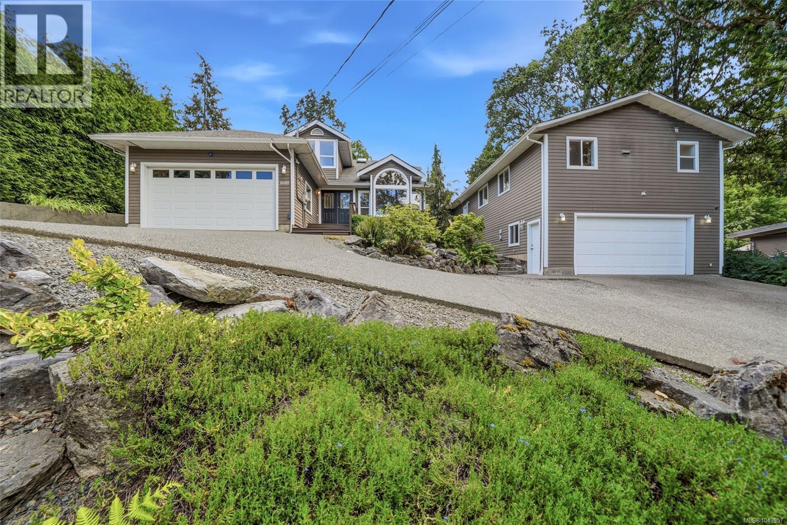 1688 Maple Bay Rd Property Photo 10