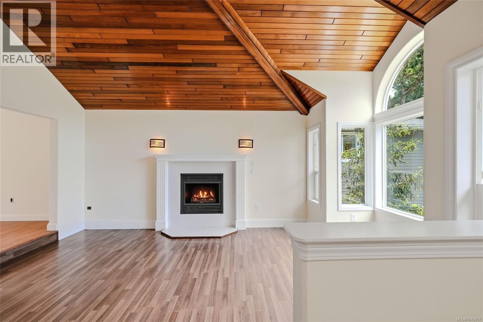 1688 Maple Bay Rd Property Photo 14