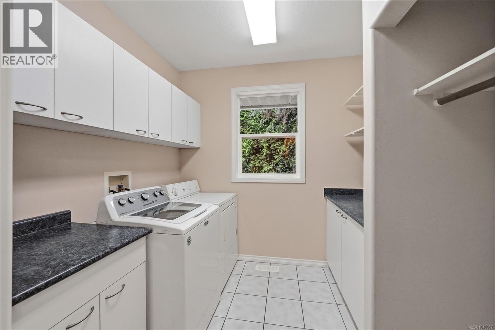 1688 Maple Bay Rd Property Photo 38