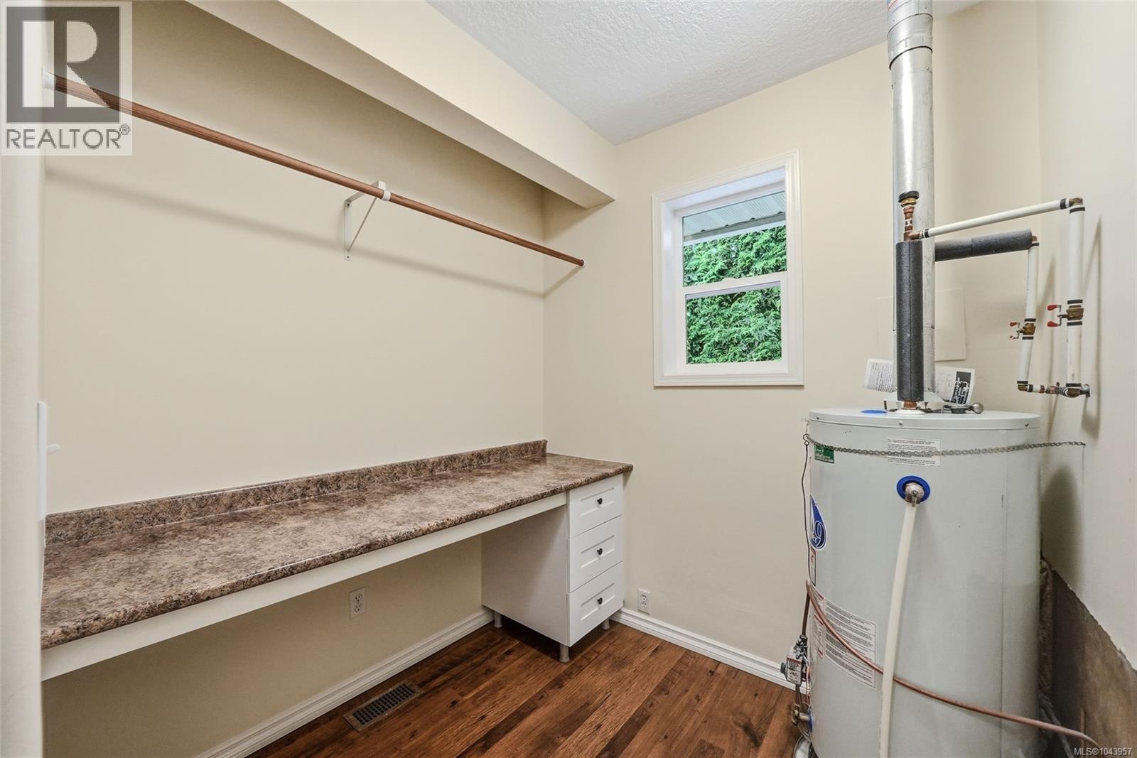 1688 Maple Bay Rd Property Photo 39