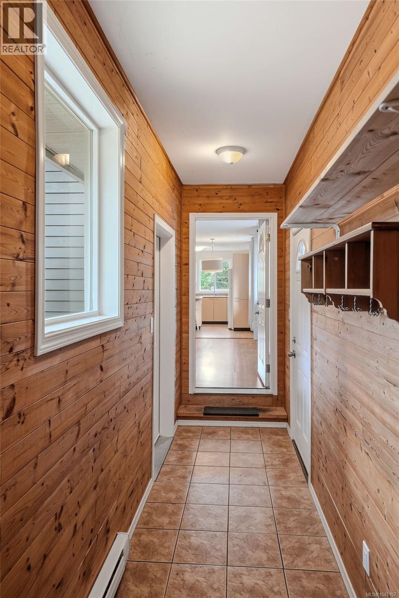 1688 Maple Bay Rd Property Photo 44