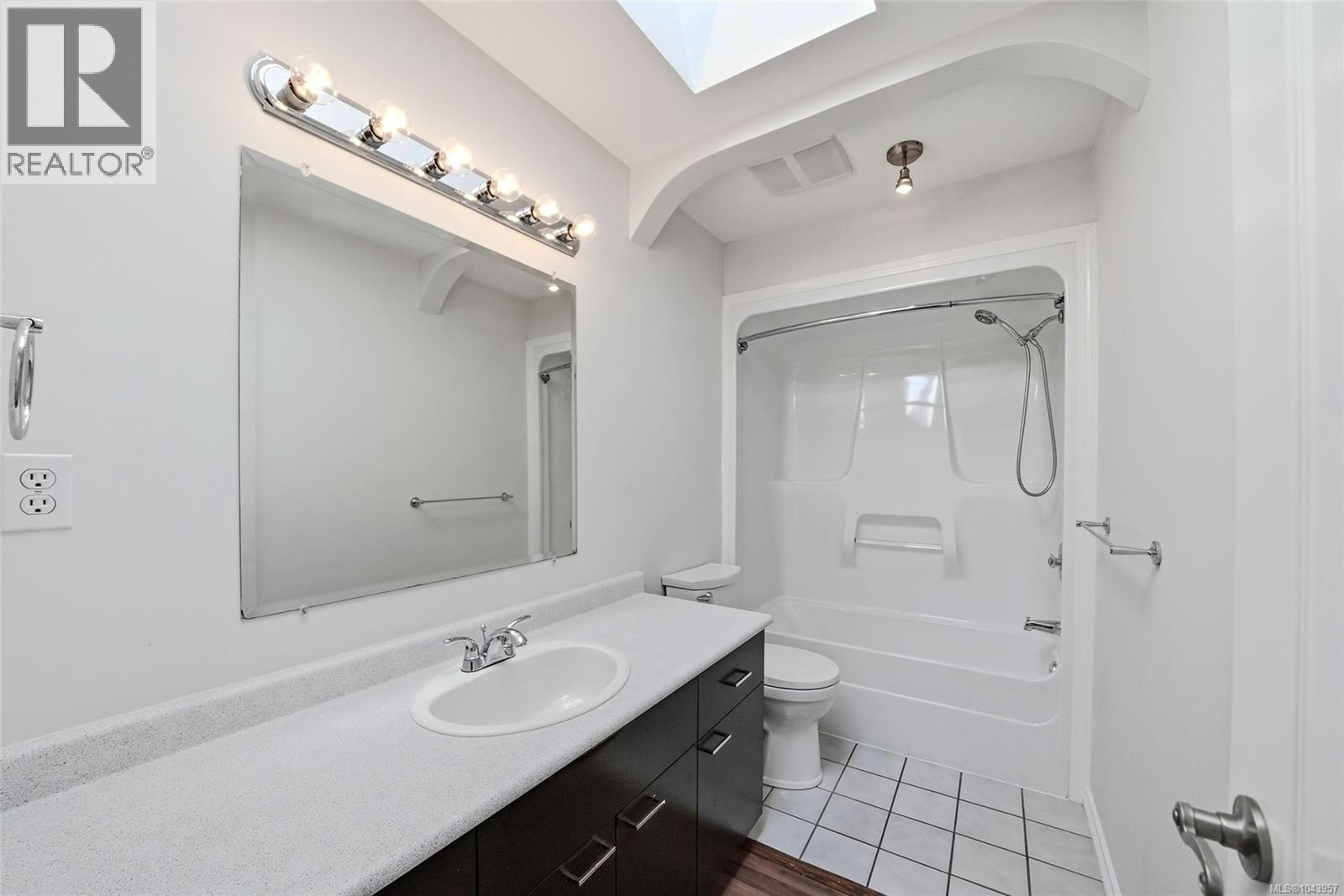 1688 Maple Bay Rd Property Photo 56
